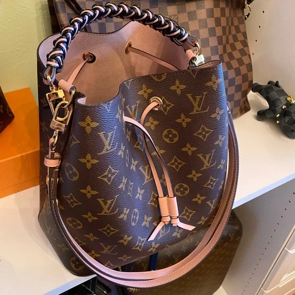 💕TRADED💕Louis Vuitton NeoNoe monogram rose crossbody purse bag - Picture 8 of 16